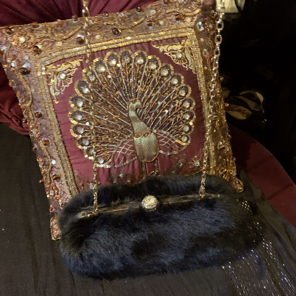 Faux fur clutch/crossbody - Picture 3 of 4